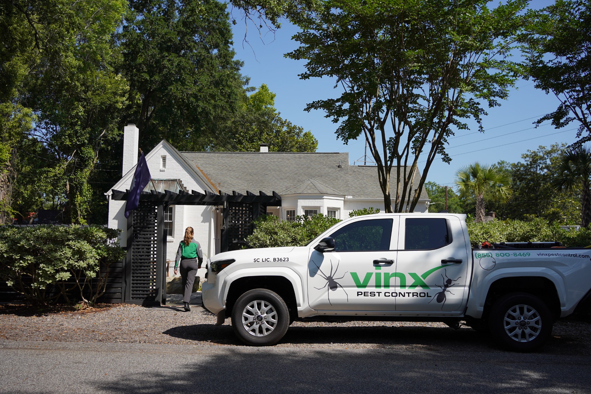 Vinx technician arriving for mosquito inspection Virginia Beach VA